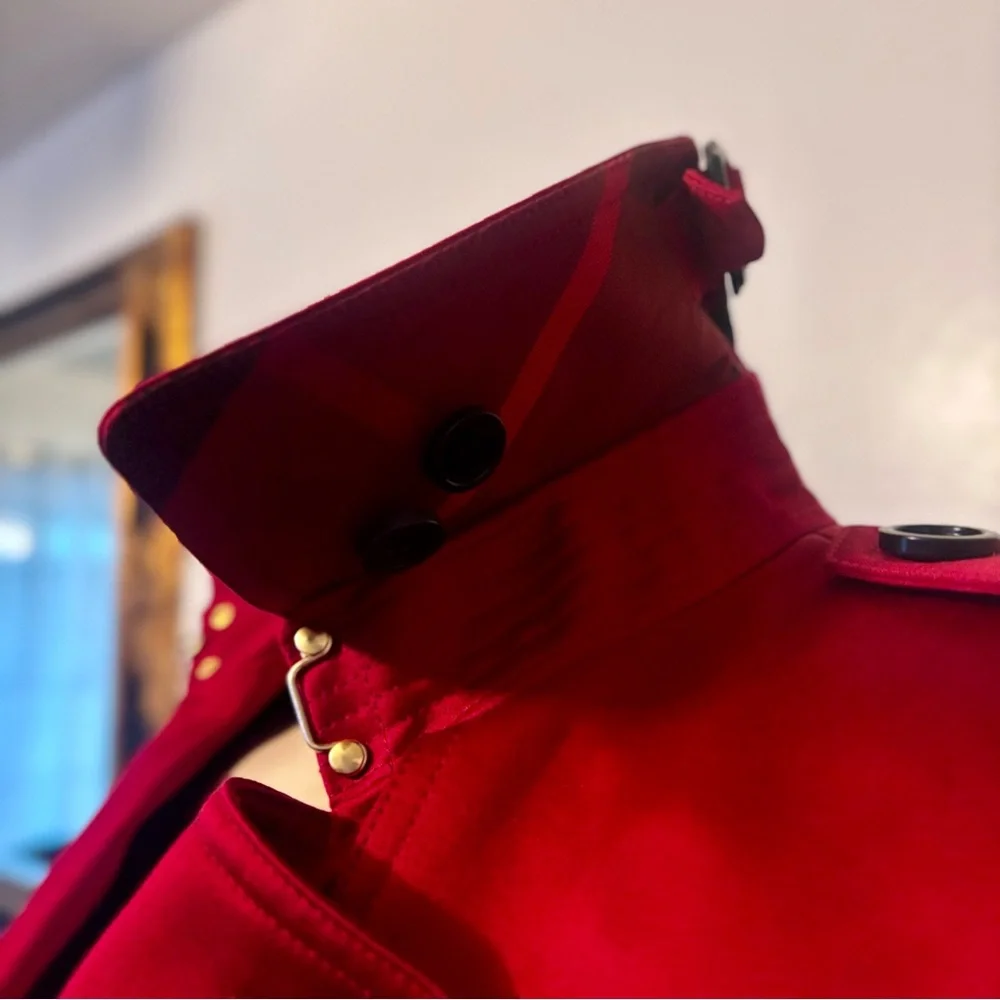If sultry seductress is your vibe…this sexy, scarlet Burberry trench & u r MFEO - Picture 4 of 11